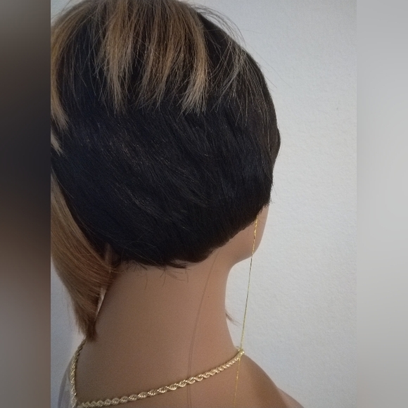 Wig - Picture 5 of 7